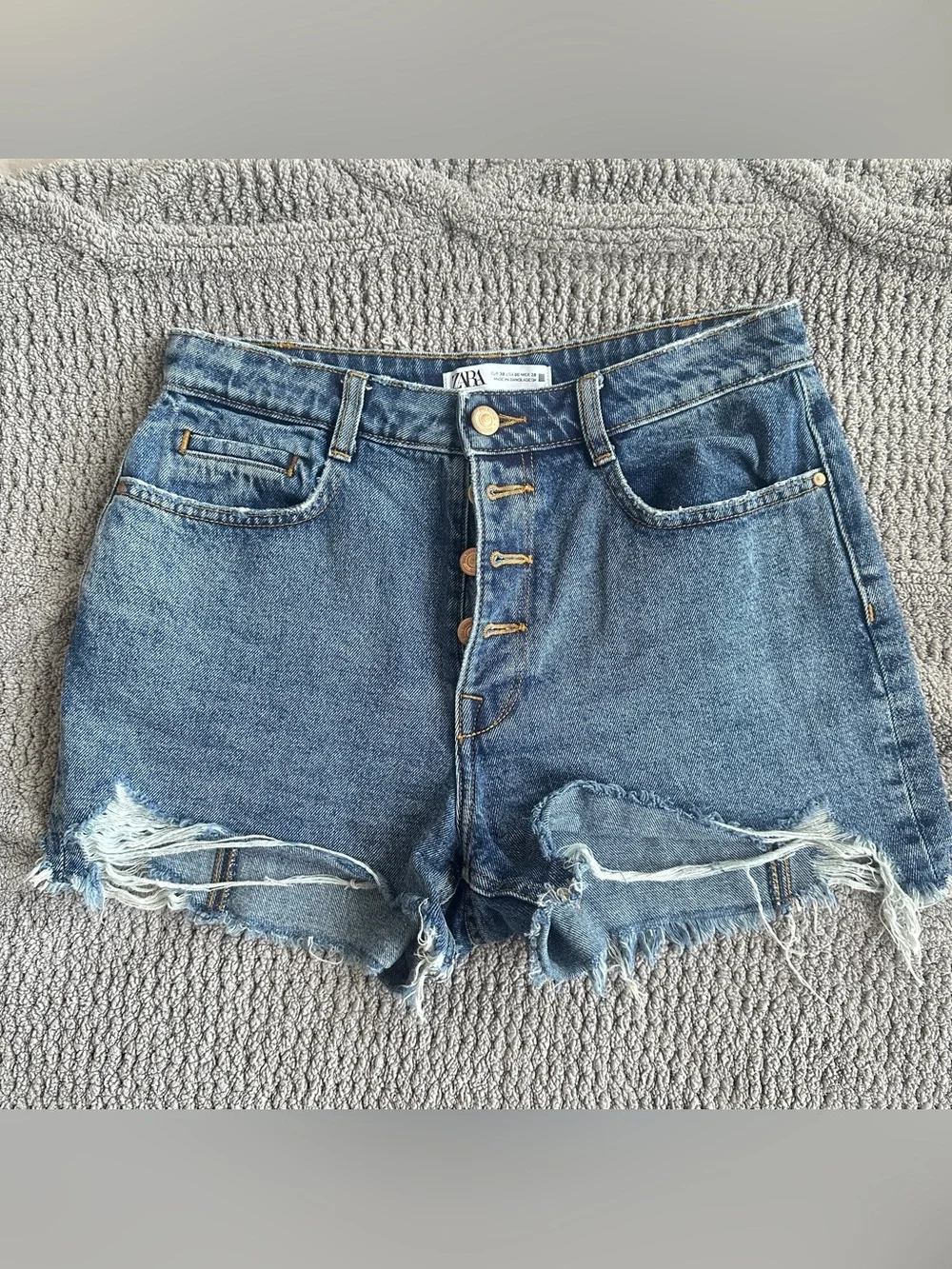Zara Medium Blue Distressed Denim Cutoff Shorts size 6